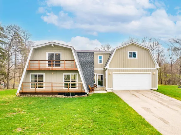 170 Holiday Dr, Somonauk, IL 60552