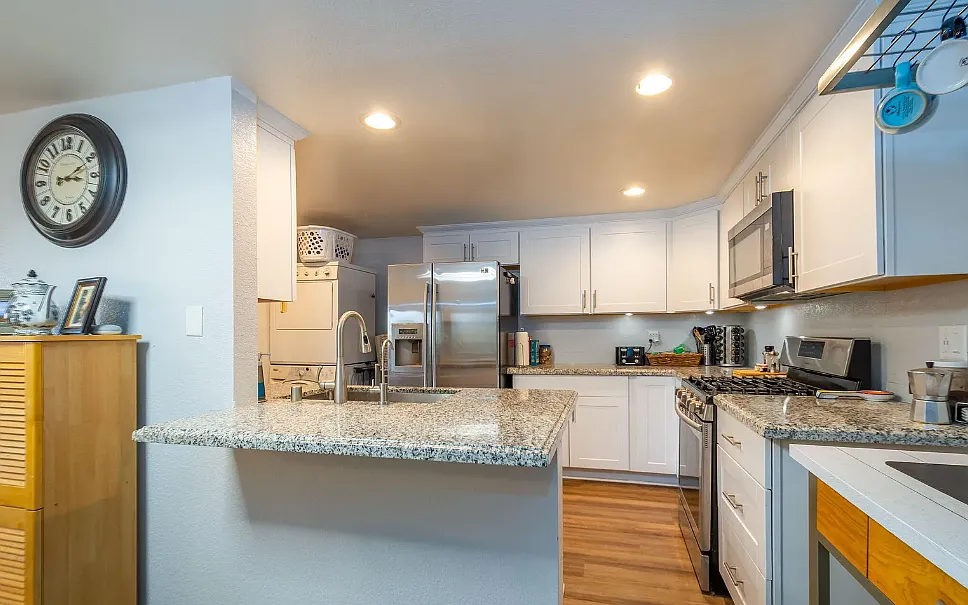 2 bed, 975 sqft, $1,200 — Photo 4