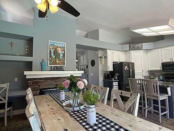 3rd image of 2525 Bordona Dr