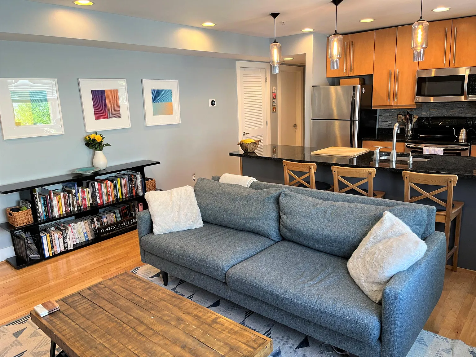 2 bed, 822 sqft, $2,900 — Photo 2