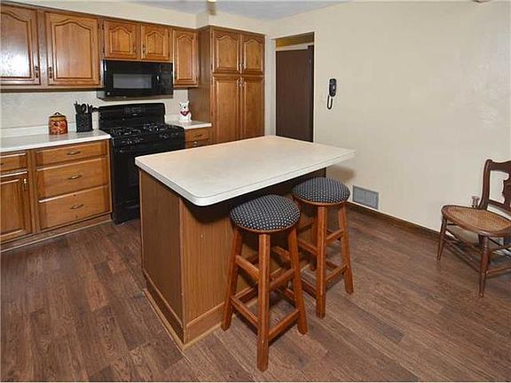 3rd image of 1473 Barry Dr