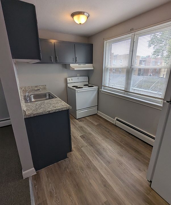 1st image of 15 Carpenter St #B3