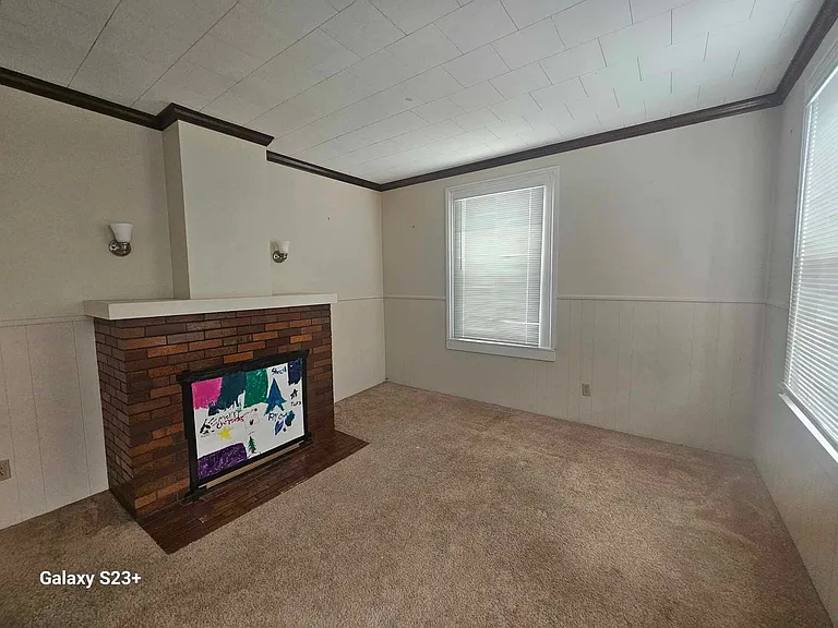 547 E Main St — Photo 7