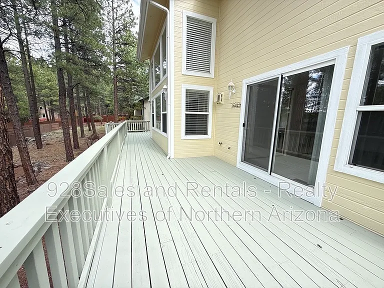 1808 W University Ave — Photo 16