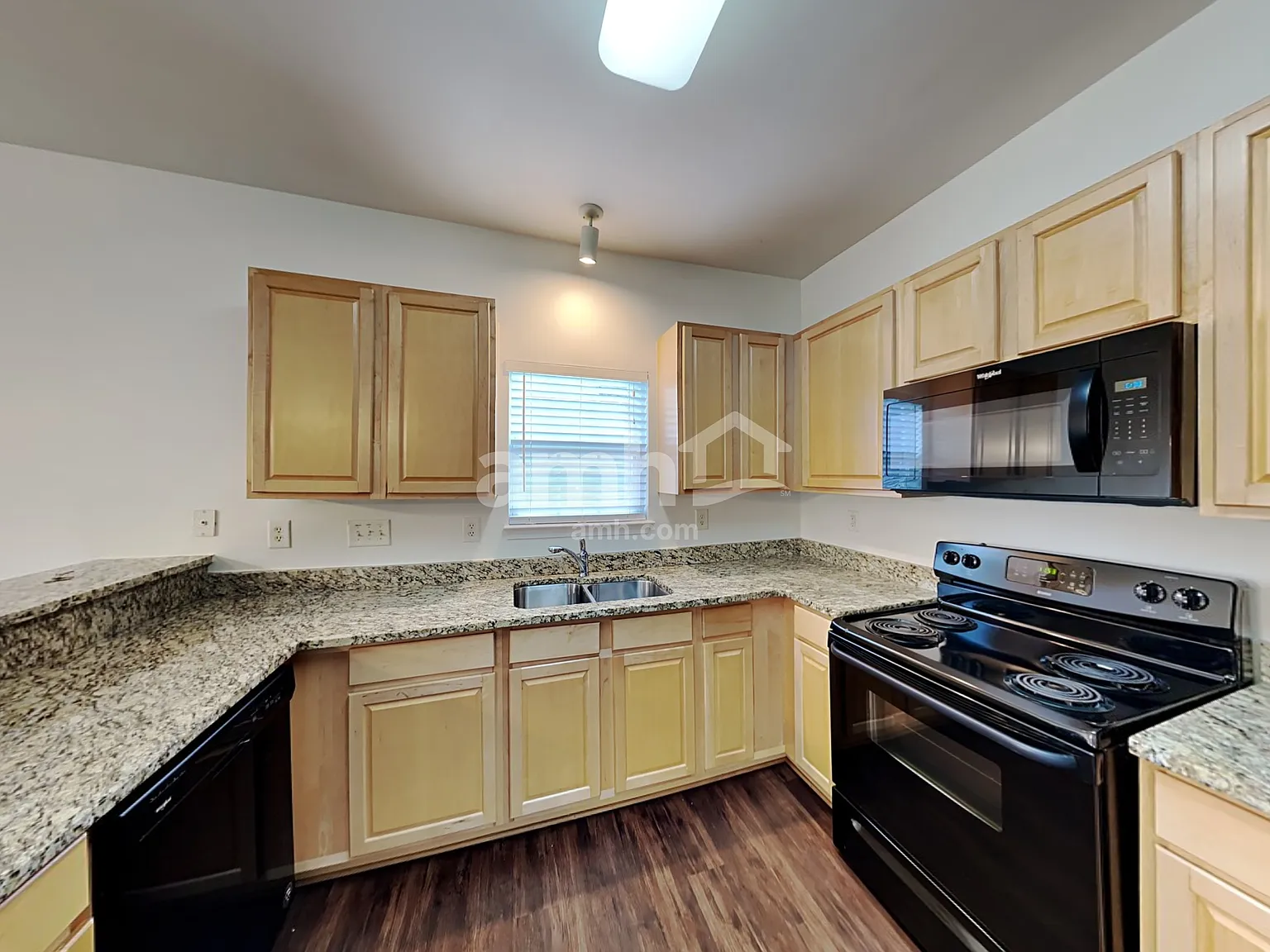 3 bed, 2.5 bath, 2284 sqft, $2,475 — Photo 3