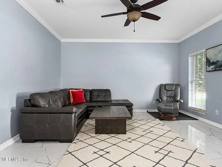 425 Oak Pond Dr — Photo 22