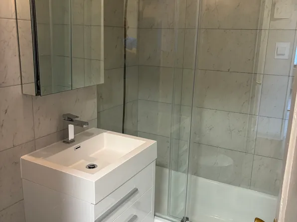 70-25a Park Drive East image 3 of 4