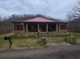 55 Pond Rd, Mc Dowell, KY 41647