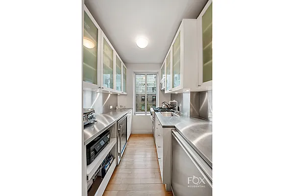 Rented by Fox Residential Group | media 3