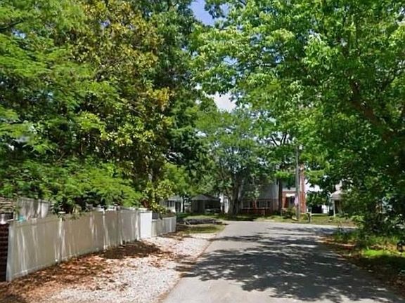 4th image of 7051 Greenbank Rd