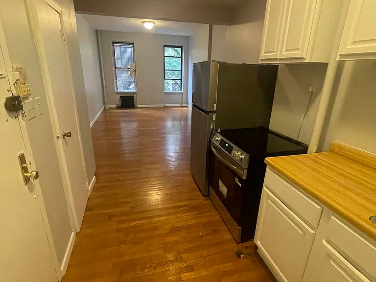 218 E 27th St #7 — Photo 3