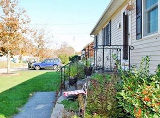 32 Lafayette St, Amesbury, MA 01913