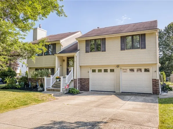 8 Greengage Cir, East Amherst, NY 14051