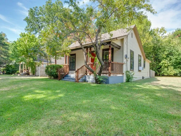 541 Denison St, Gainesville, TX 76240