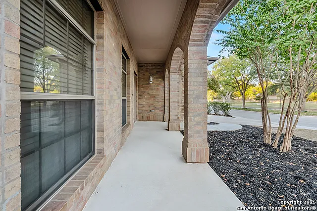 3 bed, 2.5 bath, 2391 sqft, $3,800 — Photo 3