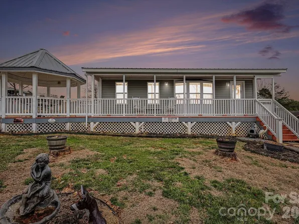 121 Grand View Dr #202/202A, New London, NC 28127