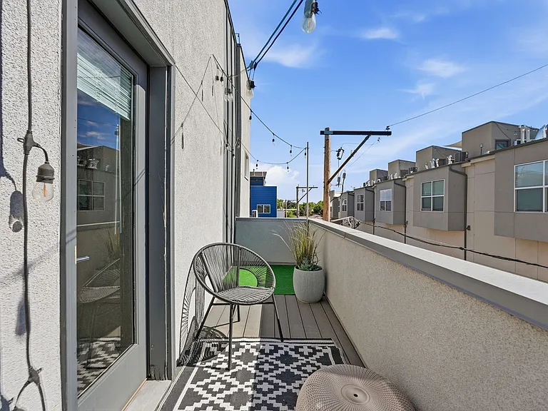 1731 Irving St #105 — Photo 48