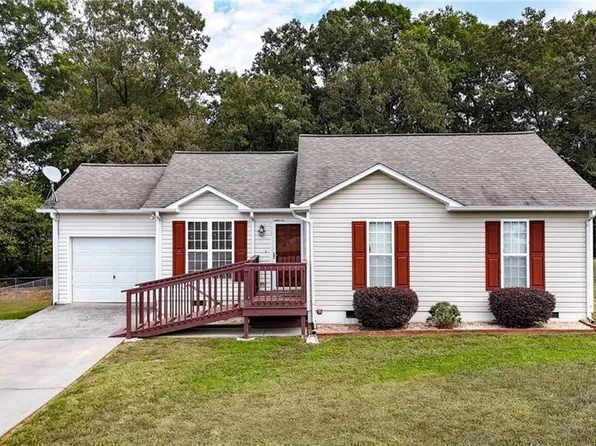 181 Fieldcrest Dr SE, Calhoun, GA 30701