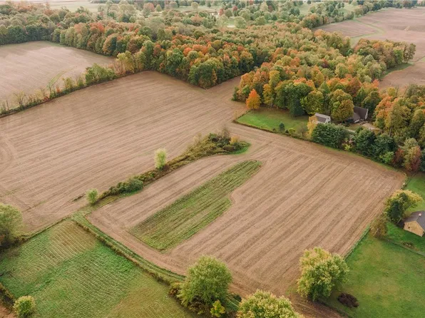 Beechwood Ave NE, Paris, OH 44669