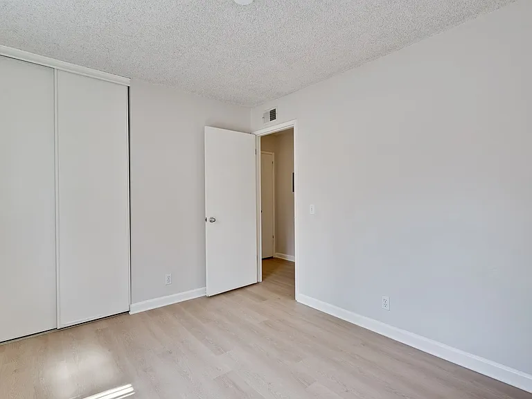 781 N Fair Oaks Ave #6 — Photo 17