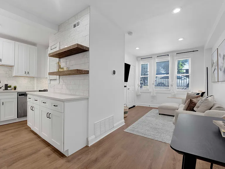 1851 W Dickens Ave #1F — Photo 8