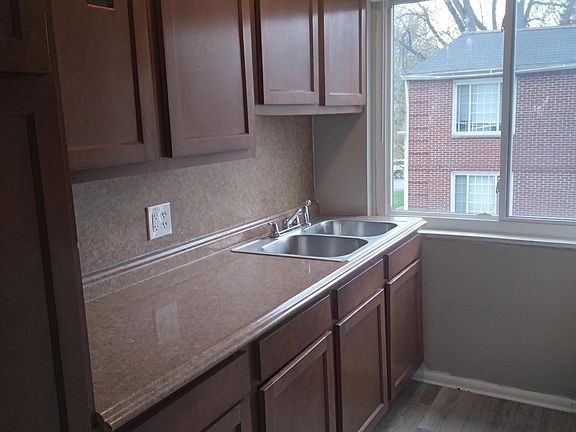 2nd image of 3158 Algonquin Pkwy #5