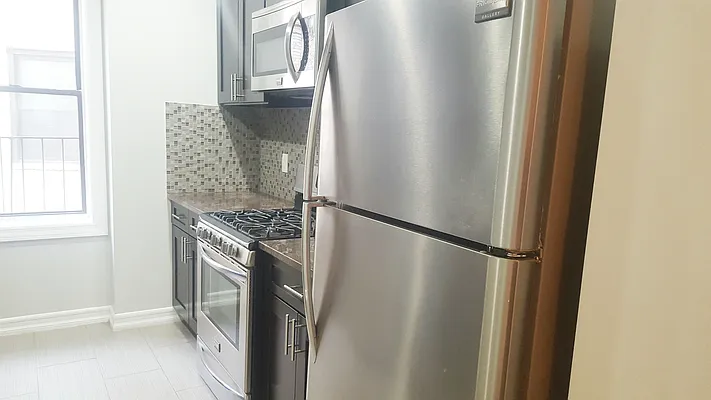 Rented by B.H. TAL Real Estate | media 9