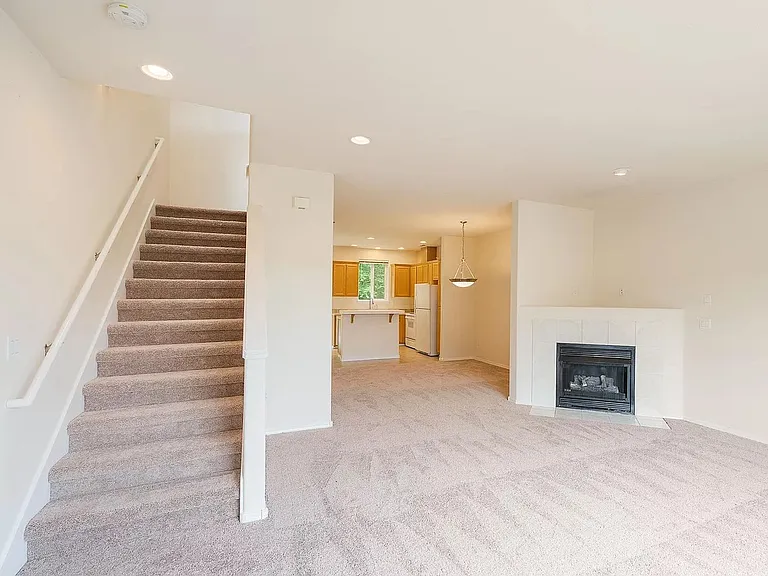 9215 SW Sweek Dr — Photo 5