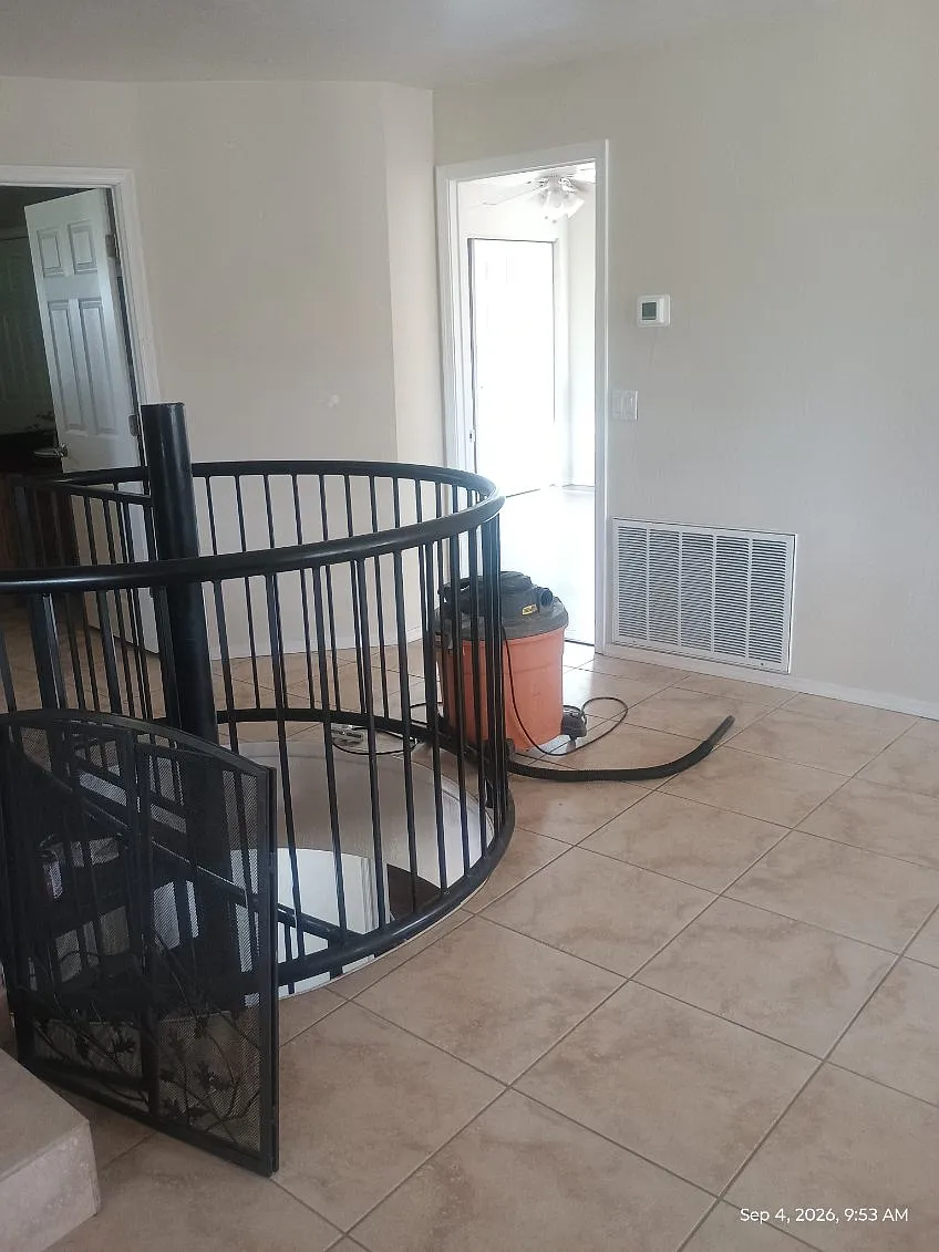 3 bed, 2353 sqft, $2,800 — Photo 3