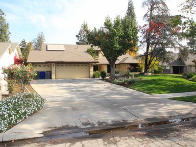 7526 N 6th St, Fresno, CA, 93720