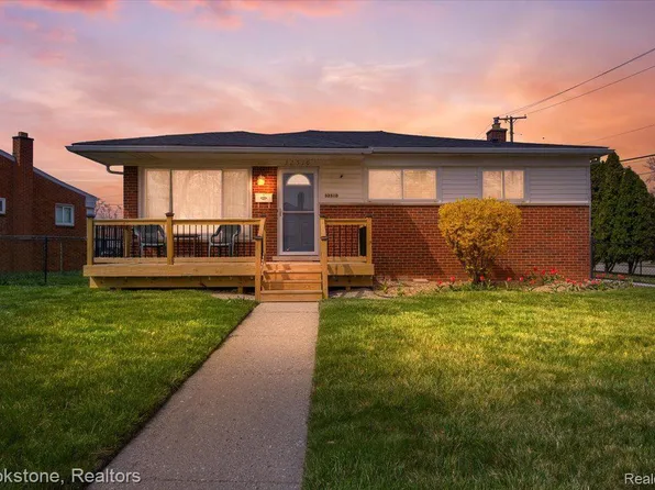 32510 Dover St, Garden City, MI 48135