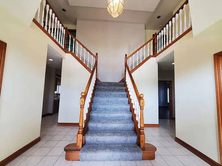 324 Redwood Blvd — Photo 1