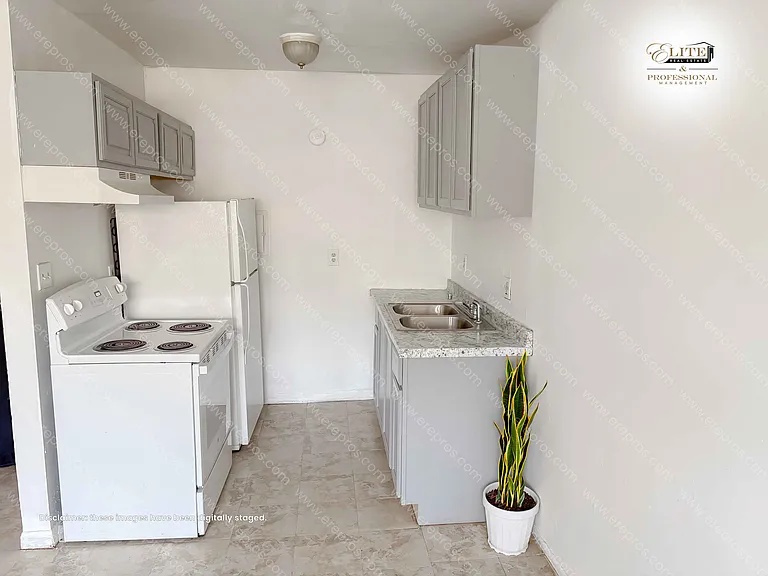 9601 Greenfield Rd — Photo 21