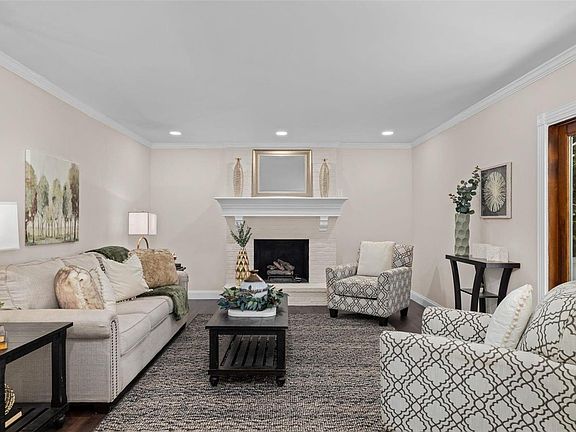 5th image of 12377 Woodline Dr