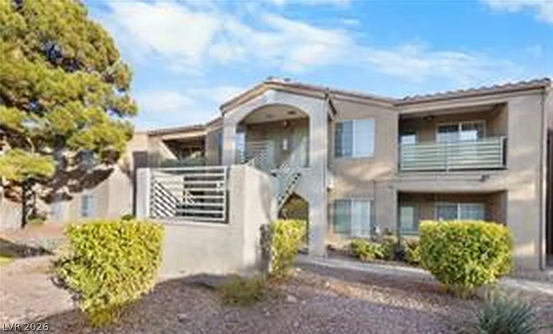 1 bed, 1.0 bath, 659 sqft, $1,300 — Photo 2
