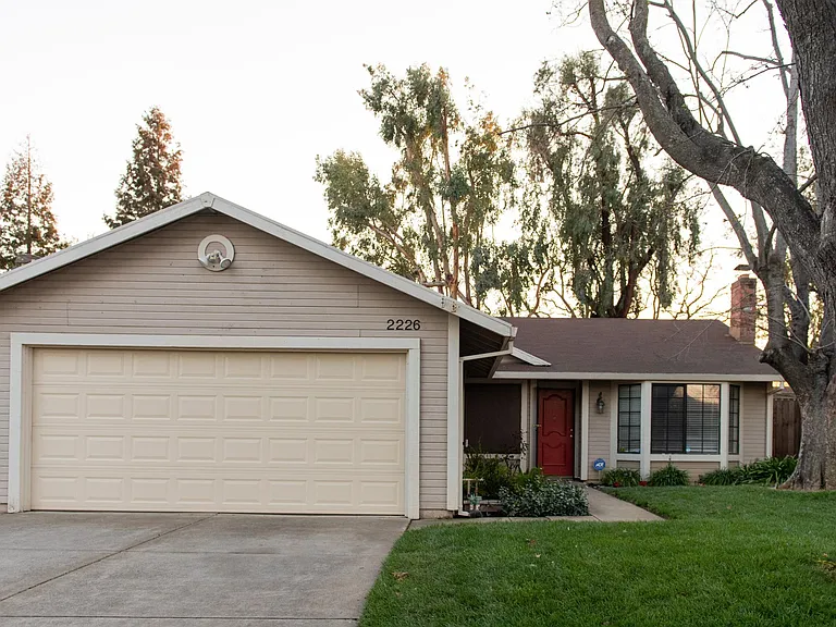 2226 Coroval Dr — Photo 1