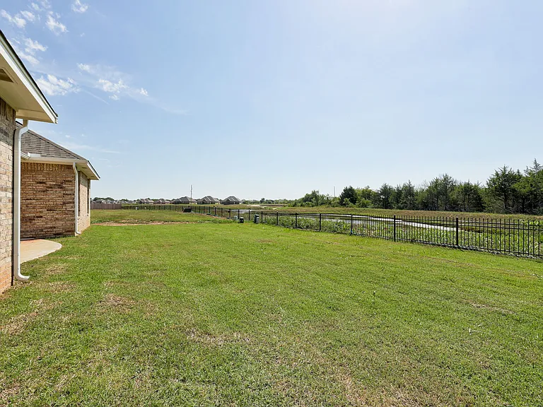 2728 Dunham Dr — Photo 51