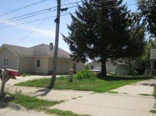 913 S 13th Ave E, Newton, IA 50208