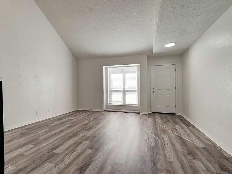 727 Vicksburg Ave — Photo 11