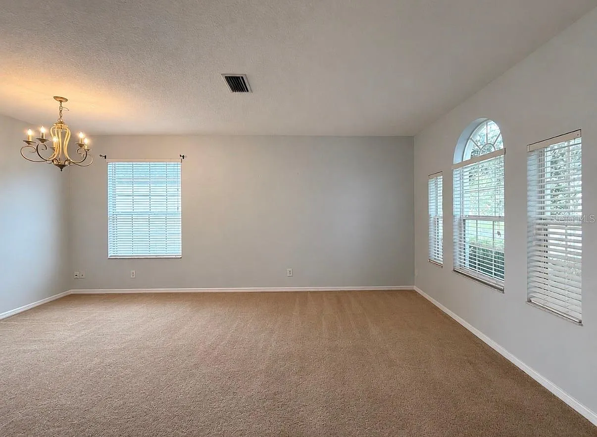 3 bed, 2.0 bath, 1660 sqft, $2,200 — Photo 4