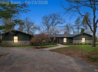 6800 Crestway Dr, Bloomfield Hills, MI 48301