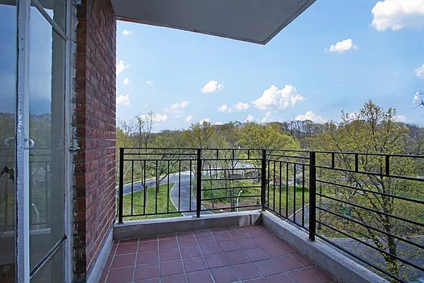 Sold by Citi Habitats | media 6