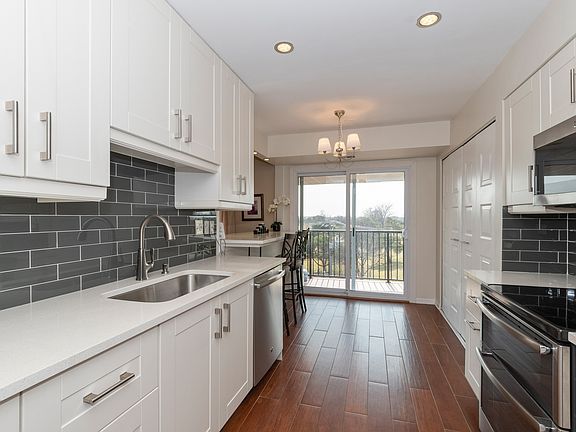 4th image of 4940 Foster St APT 406