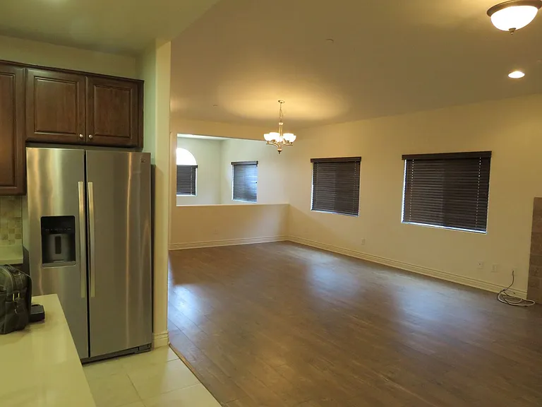 305 Hampton Dr — Photo 9