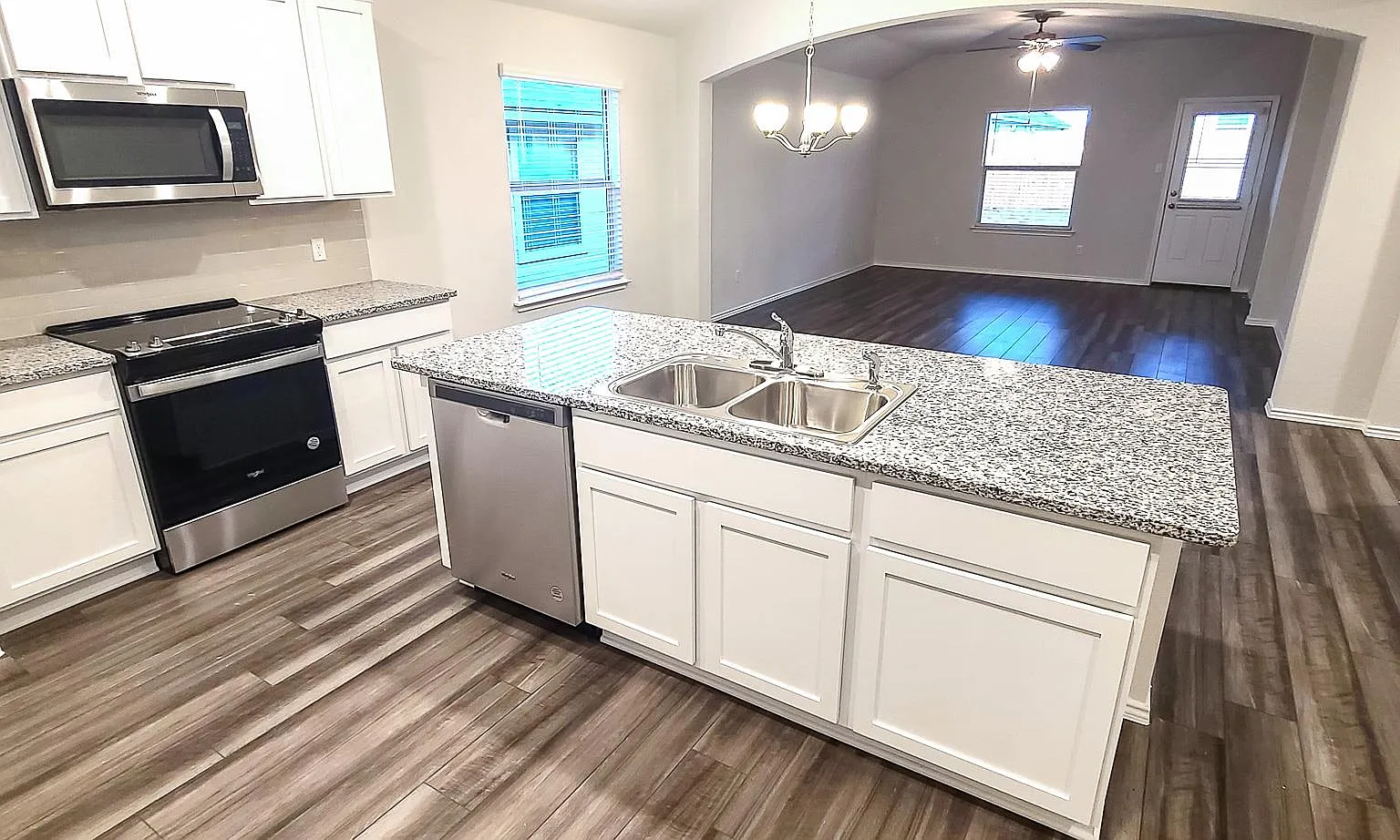 4 bed, 2.0 bath, 1768 sqft, $1,900 — Photo 3