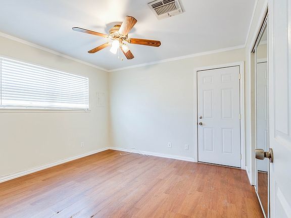 2nd image of 2451 Glenwood Dr