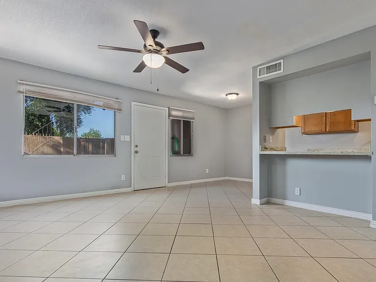 5332 W Lynwood St — Photo 2
