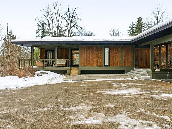 5th image of 2510 Britannia Rd