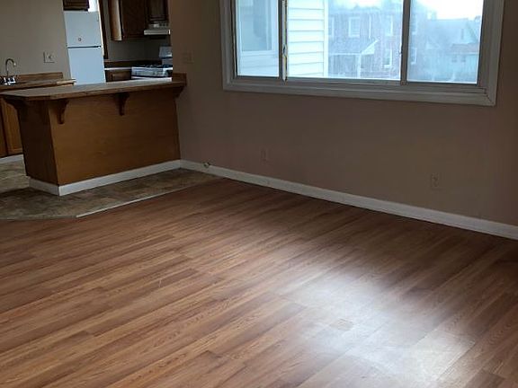5th image of 119 Eagle St #2