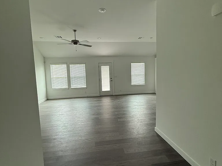 14957 S Poplar Pl E — Photo 2